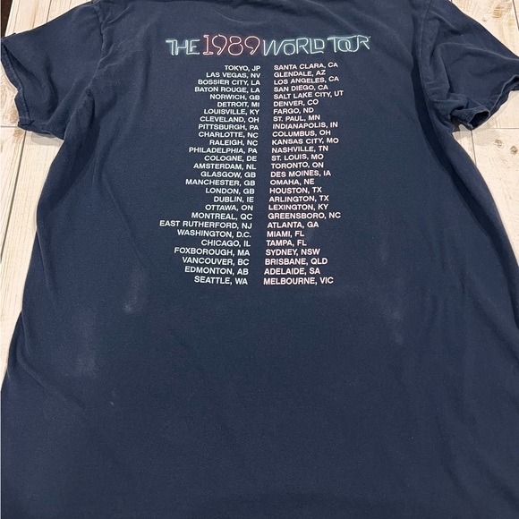 Taylor Swift 1989 Tour Shirt Size Small - Picture 9 of 9